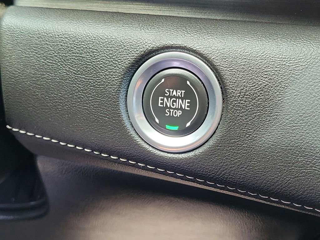 Certified 2022 Cadillac Escalade Premium Luxury image 16