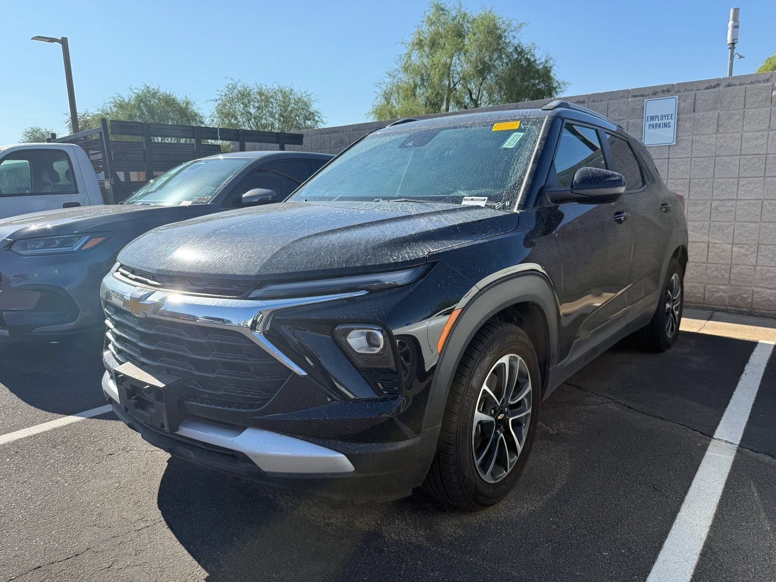 Used 2025 Chevrolet TrailBlazer LT FWD image 2