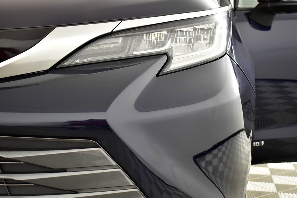 Used 2021 Toyota Sienna Limited image 2