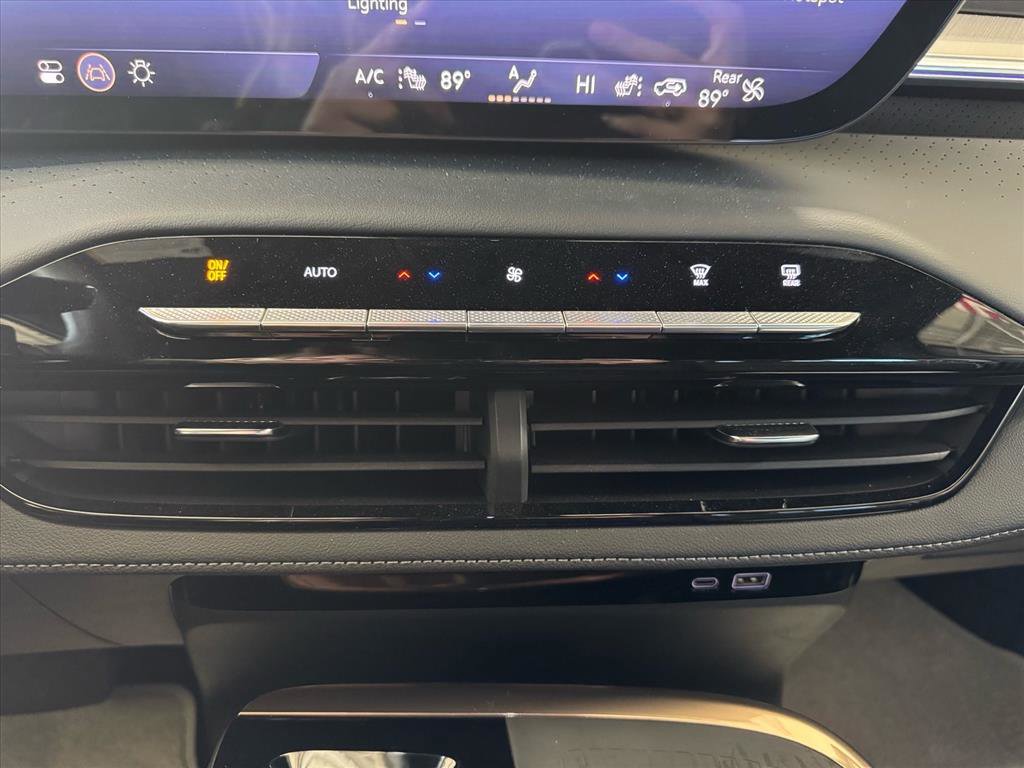 Used 2025 Buick Enclave Avenir w/ Super Cruise Package image 22