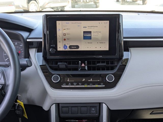 Used 2023 Toyota Corolla Cross L image 18