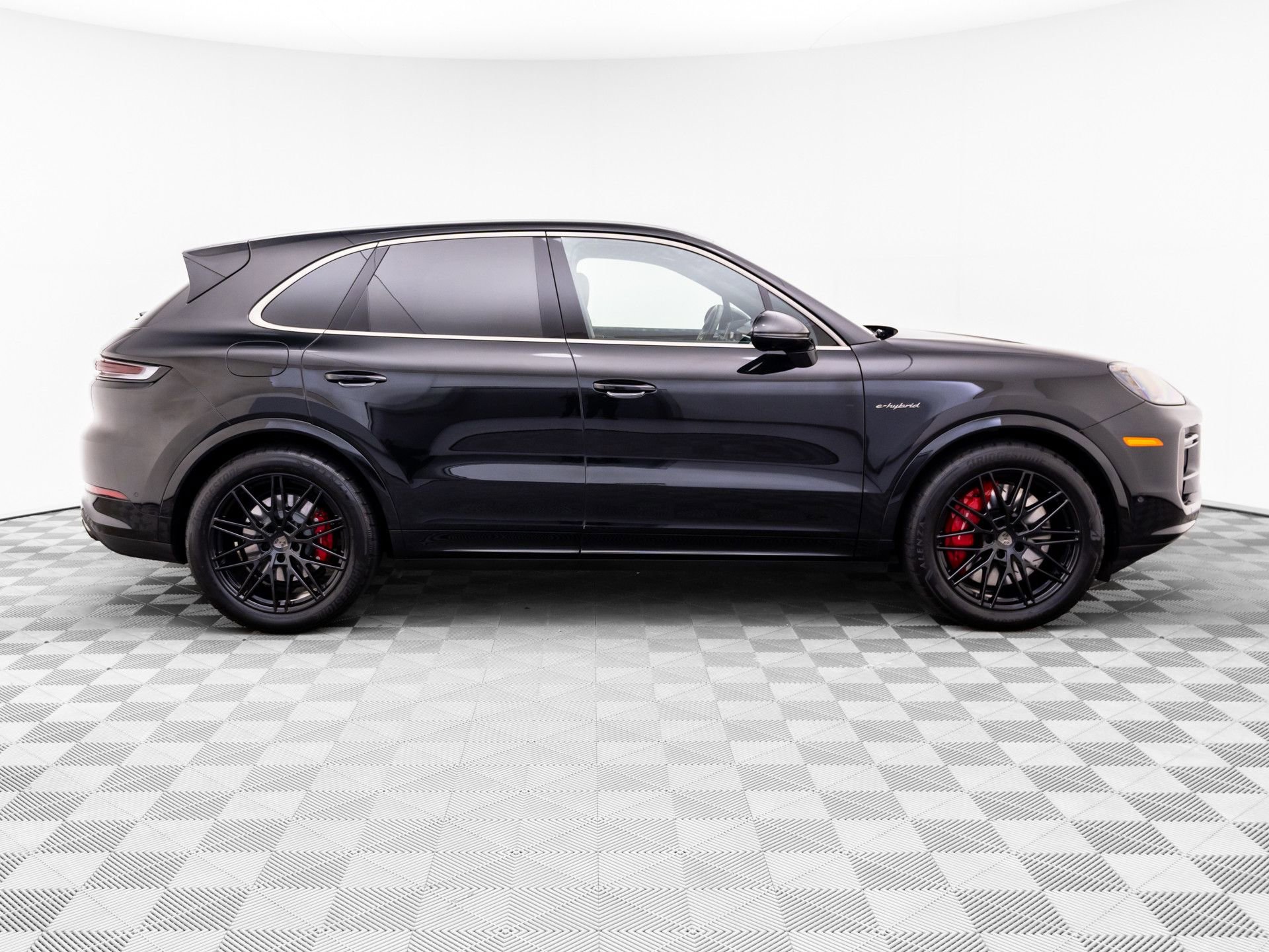Certified 2025 Porsche Cayenne Turbo image 7