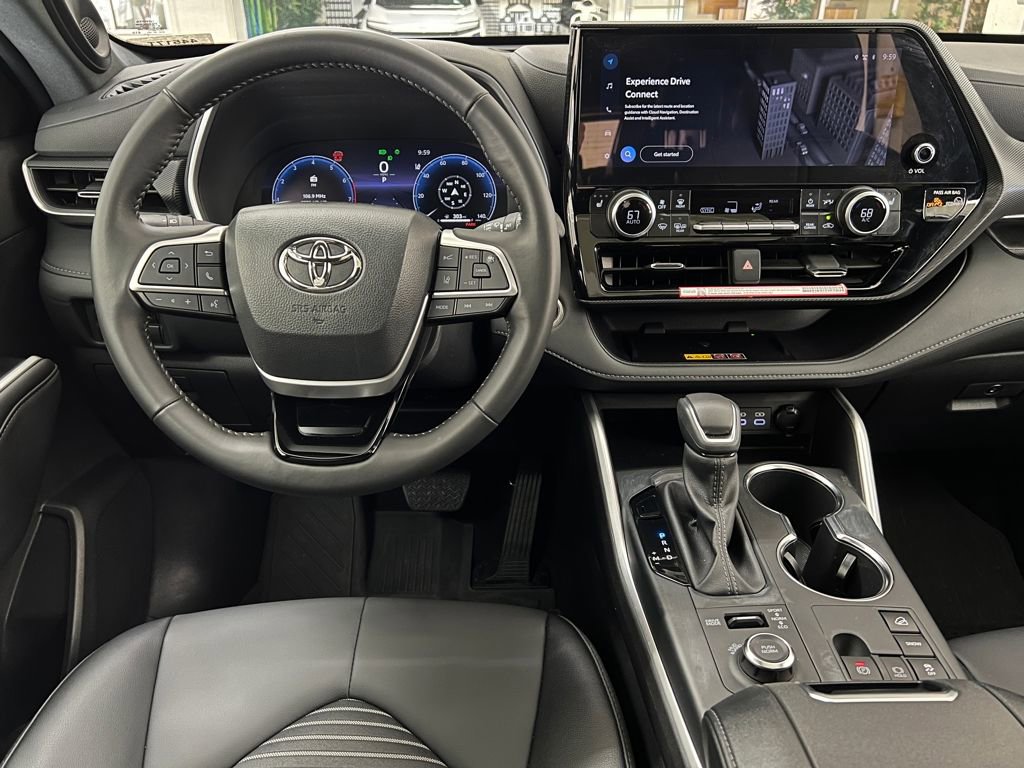 Certified 2025 Toyota Highlander XSE image 34