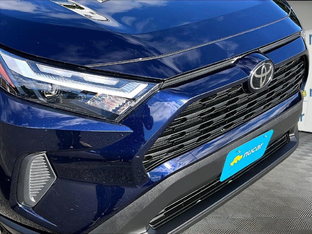 Used 2025 Toyota RAV4 XLE AWD/4WD image 32