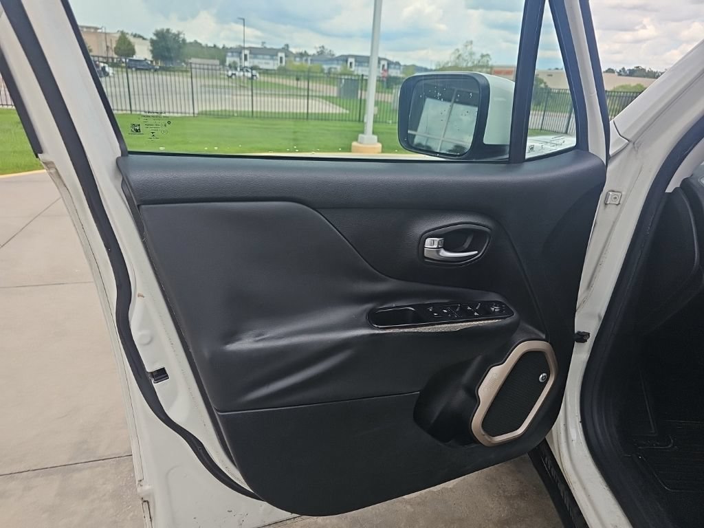 Used 2016 Jeep Renegade 75th Anniversary FWD image 12