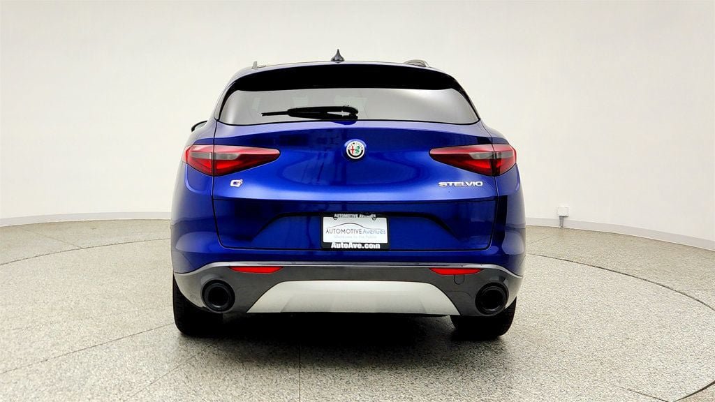Used 2022 Alfa Romeo Stelvio Ti AWD/4WD image 6