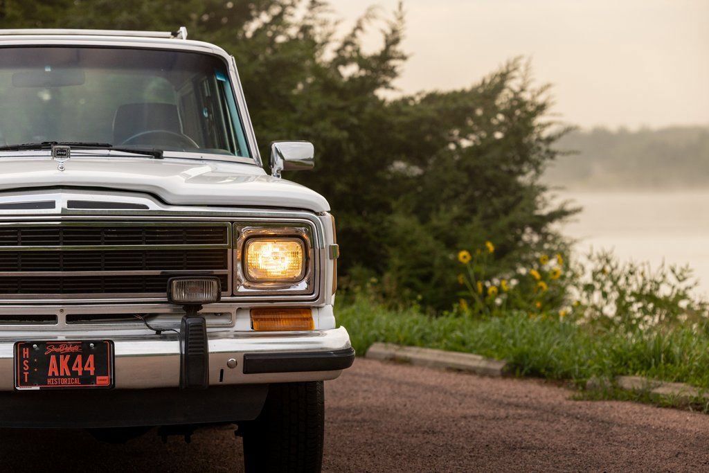 Used 1989 Jeep Grand Wagoneer AWD/4WD image 13