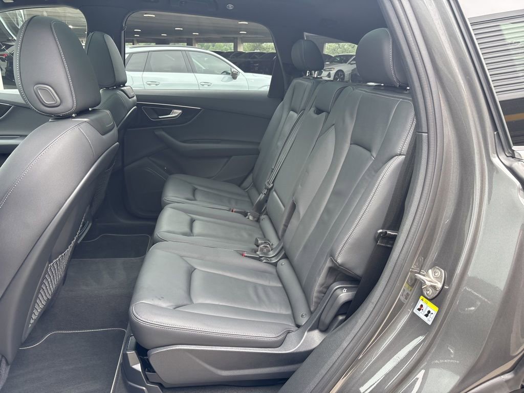 Used 2025 Audi Q7 2.0T Premium w/ Convenience Package AWD/4WD image 14