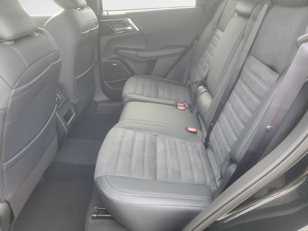 New 2026 Mitsubishi Outlander LE AWD/4WD image 24