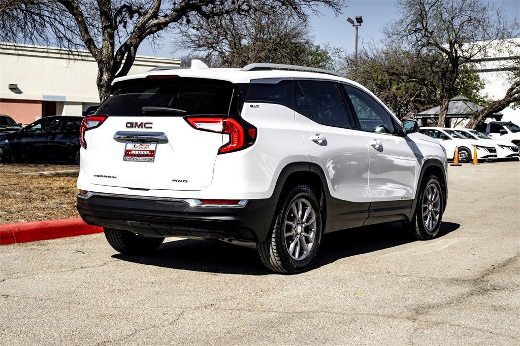 Used 2024 GMC Terrain SLT image 5