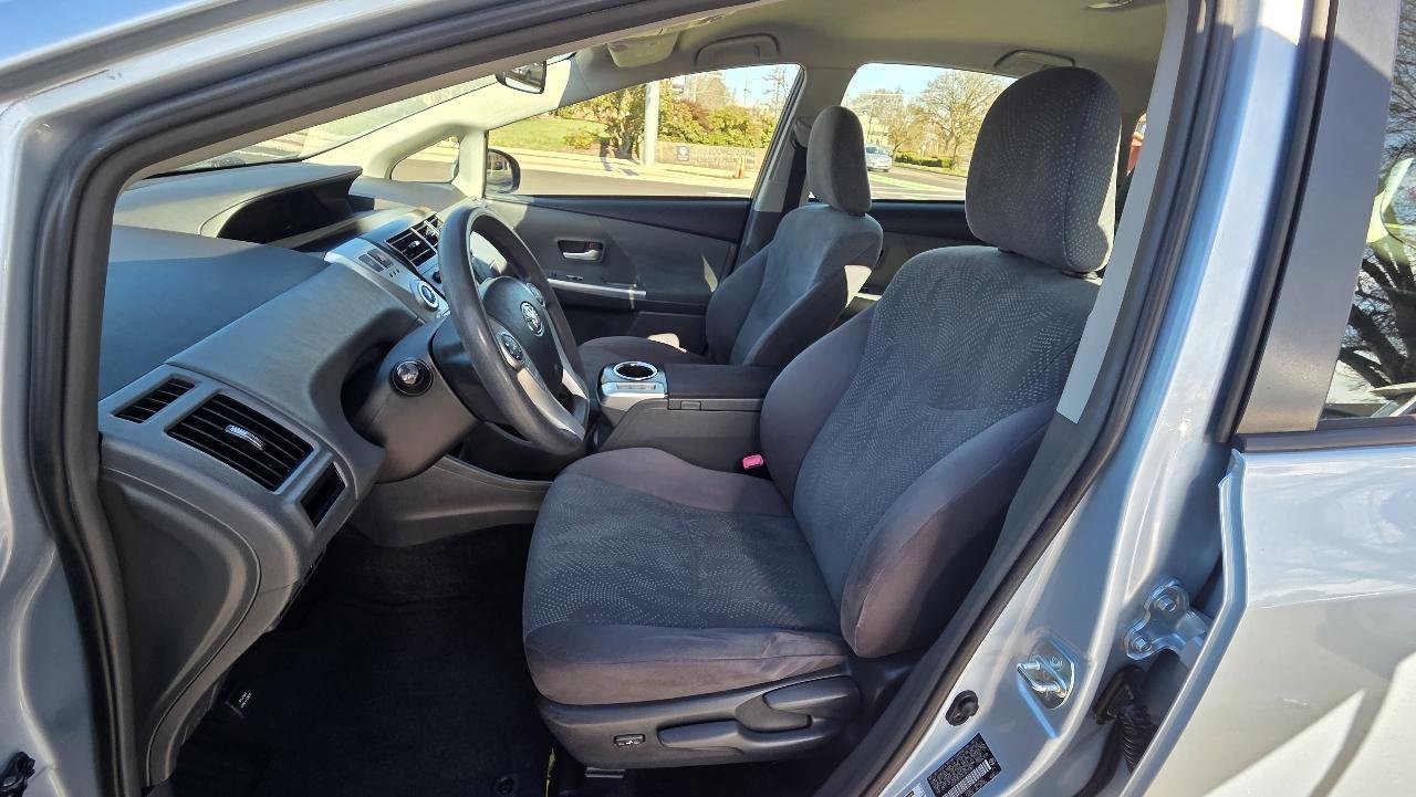 Used 2014 Toyota Prius V Two image 13