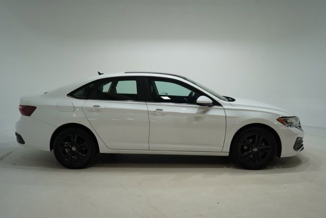 Used 2024 Volkswagen Jetta SE image 9