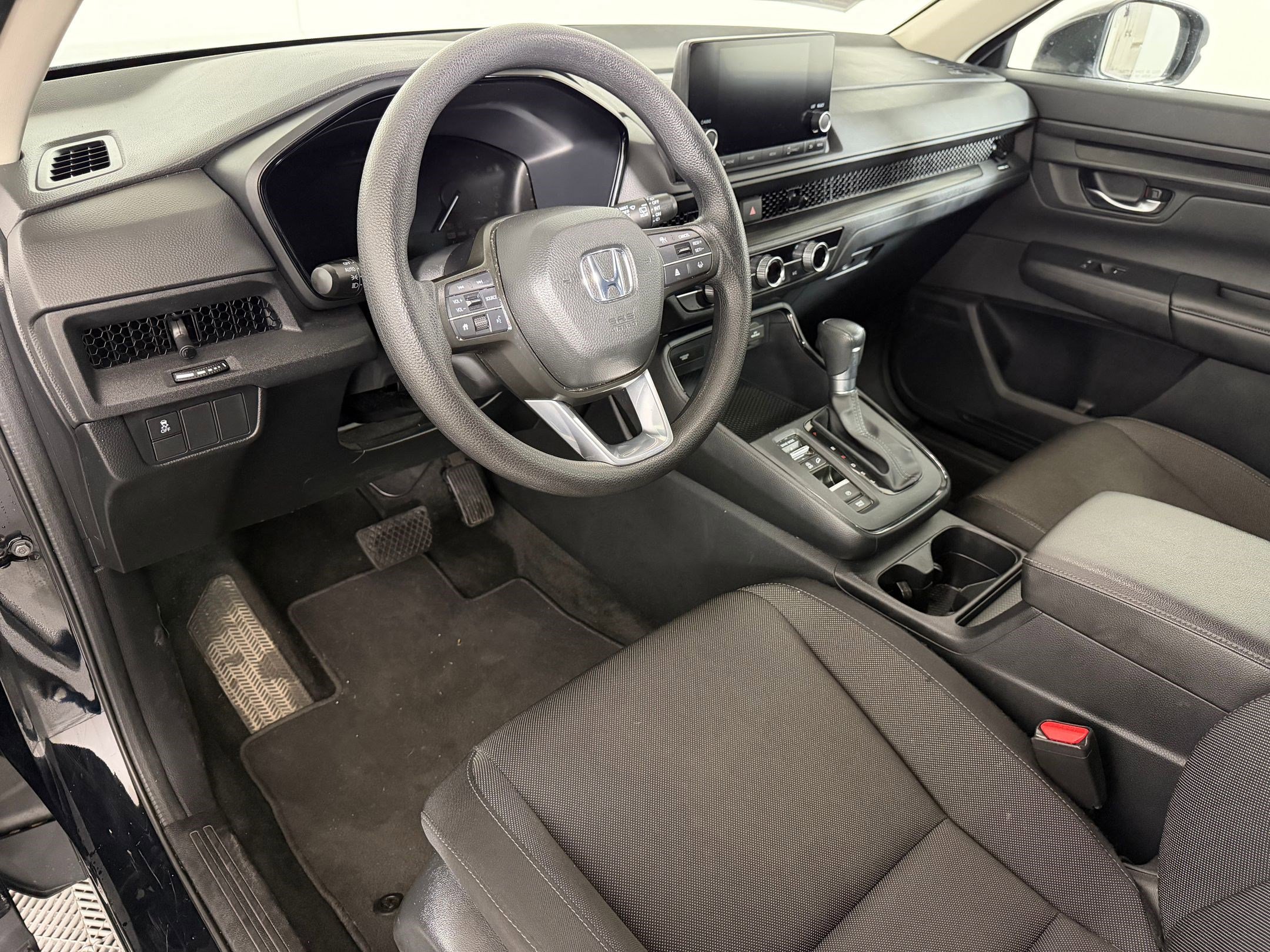Used 2025 Honda CR-V LX image 3