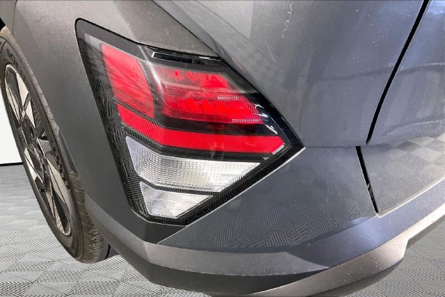 Used 2025 Hyundai Kona SEL FWD image 21