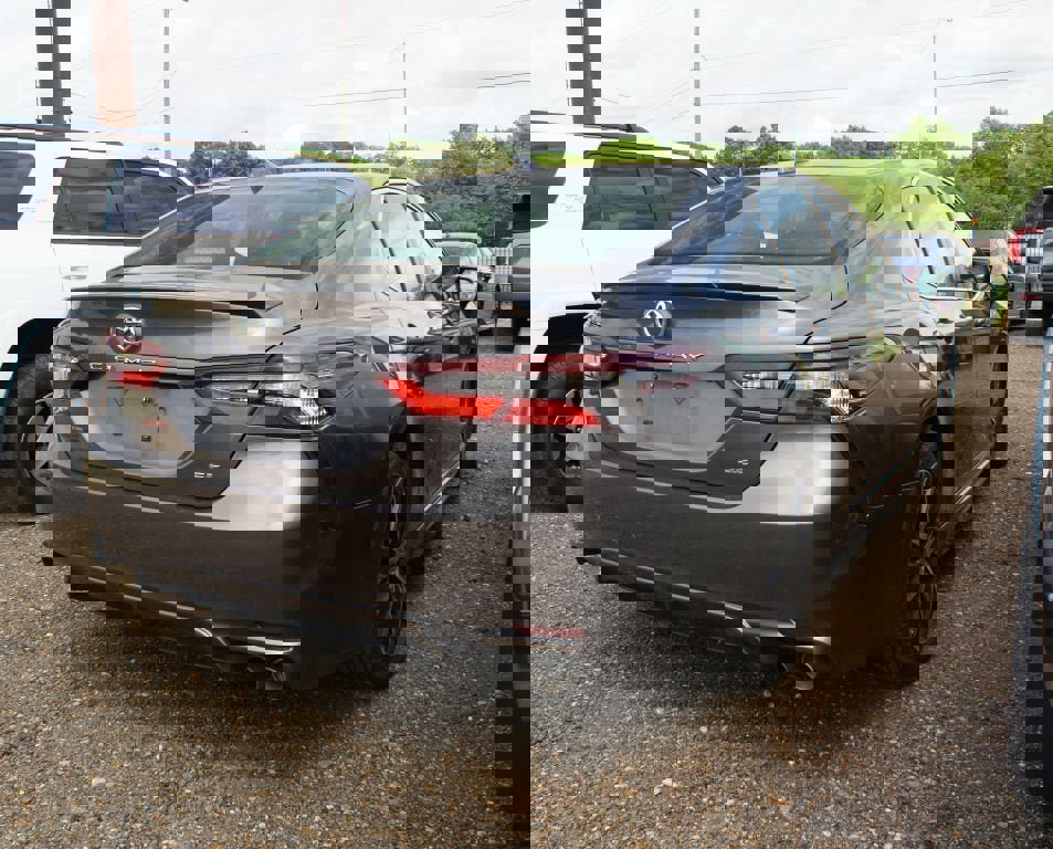 Used 2024 Toyota Camry SE w/ Convenience Package FWD image 4