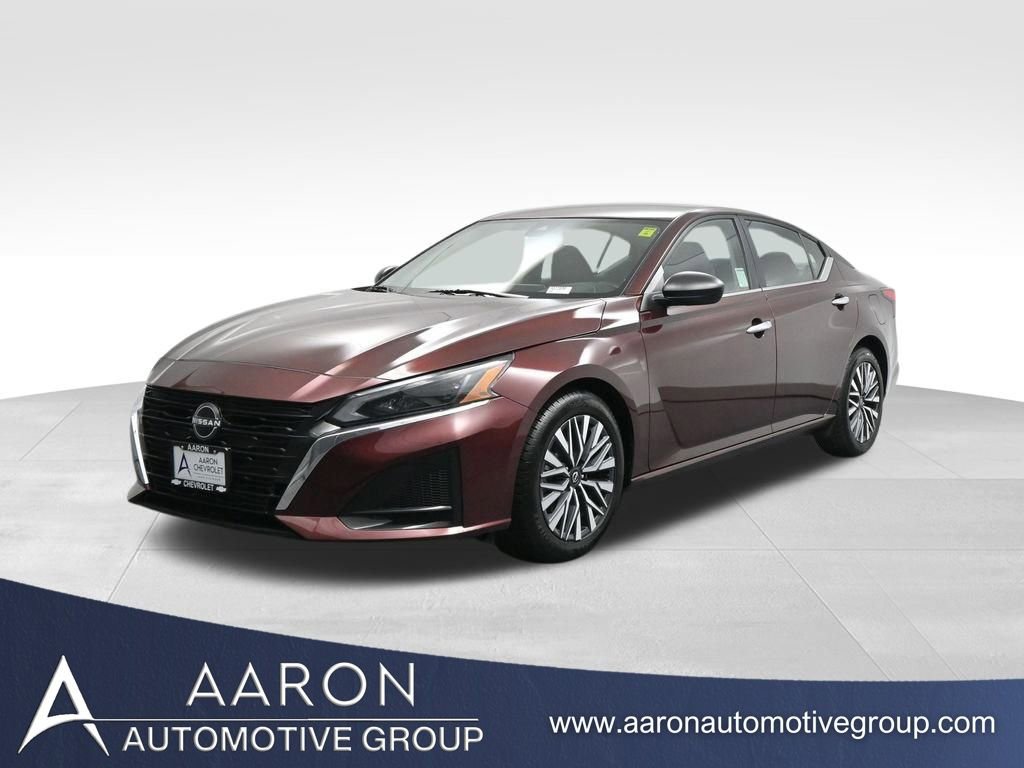 Used 2024 Nissan Altima 2.5 SV image 1