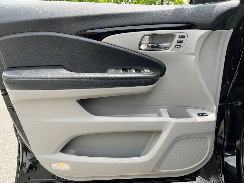 Used 2017 Honda Pilot Touring image 6