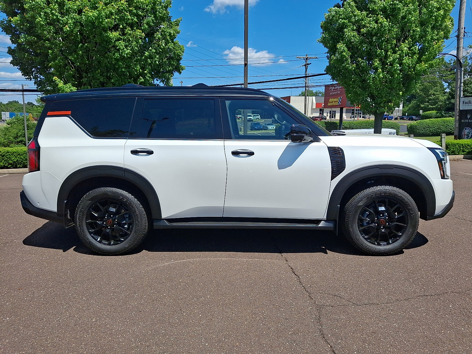 Used 2026 Nissan Armada PRO-4X w/ Captain's Chari Seat Package AWD/4WD image 7