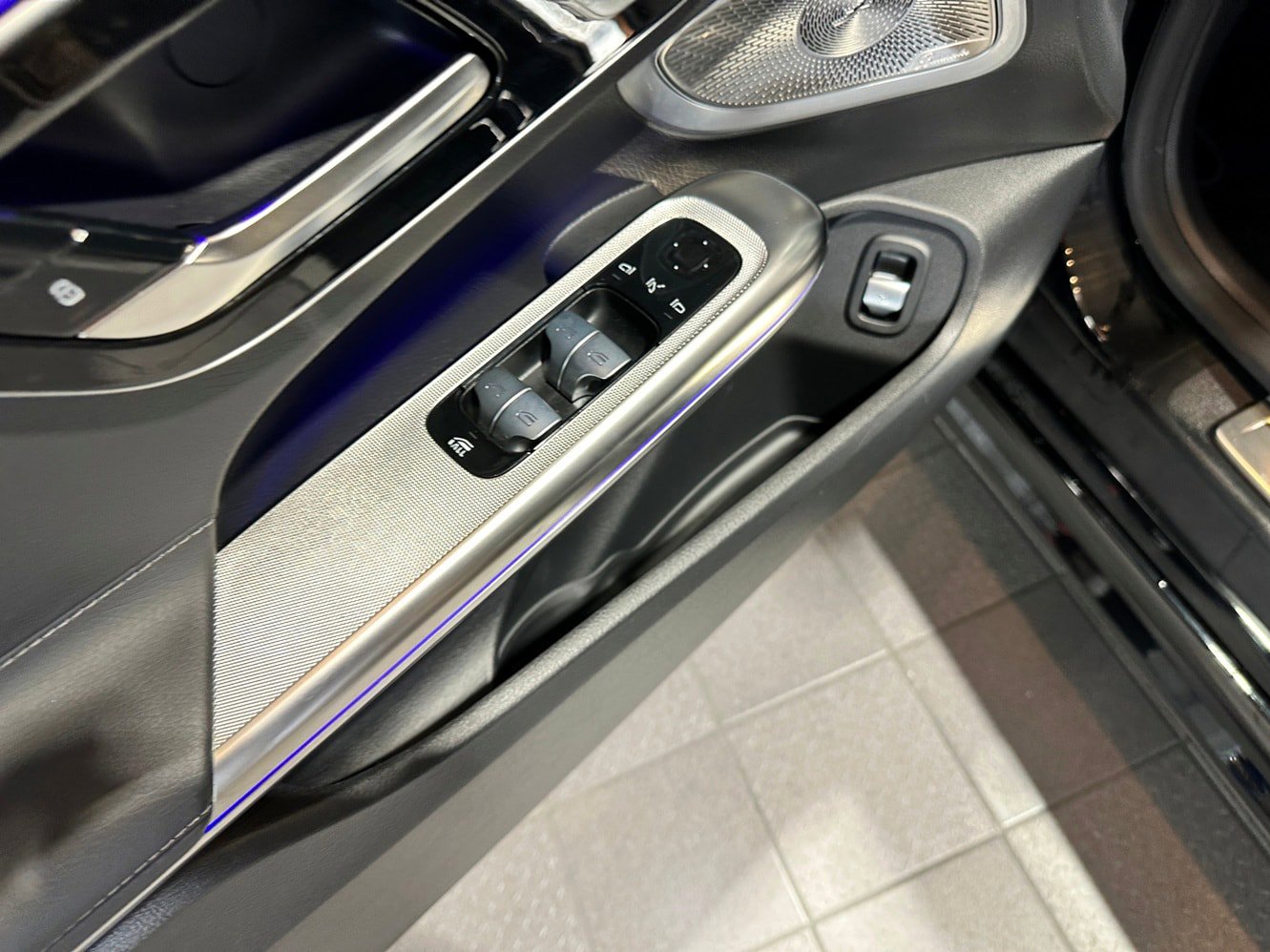 Certified 2025 Mercedes-Benz CLE 450 4MATIC Cabriolet image 13