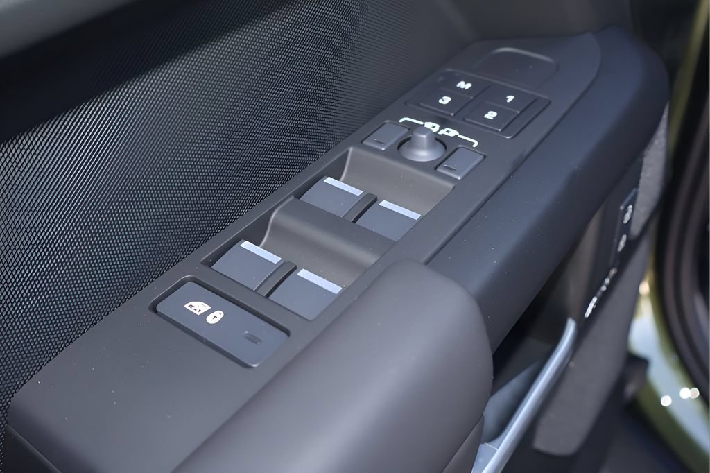 New 2026 Land Rover Defender 110 X-Dynamic SE AWD/4WD image 10