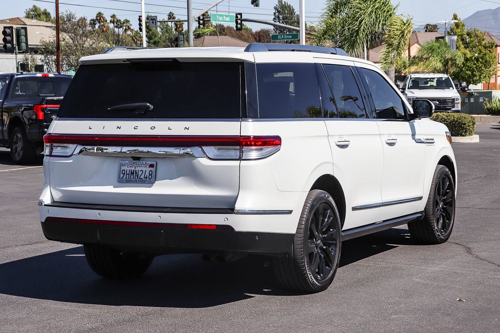 Used 2023 Lincoln Navigator Reserve AWD/4WD image 4