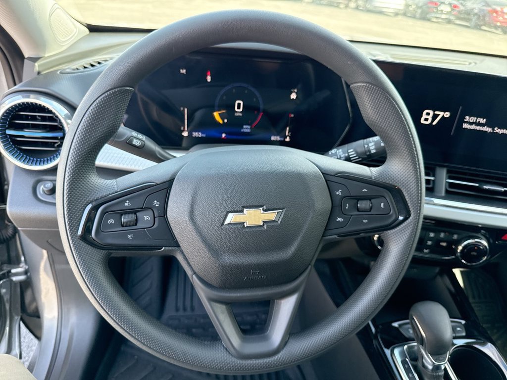 Used 2026 Chevrolet Trax LT FWD image 23