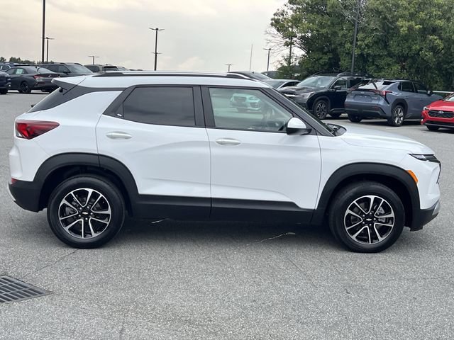 Used 2025 Chevrolet TrailBlazer LT AWD/4WD image 14