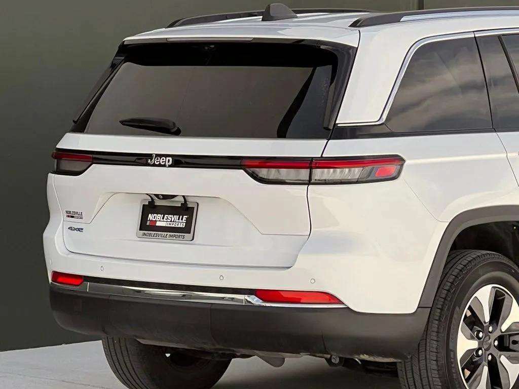 Used 2022 Jeep Grand Cherokee Limited 4xe w/ Luxury Tech Group II AWD/4WD image 34