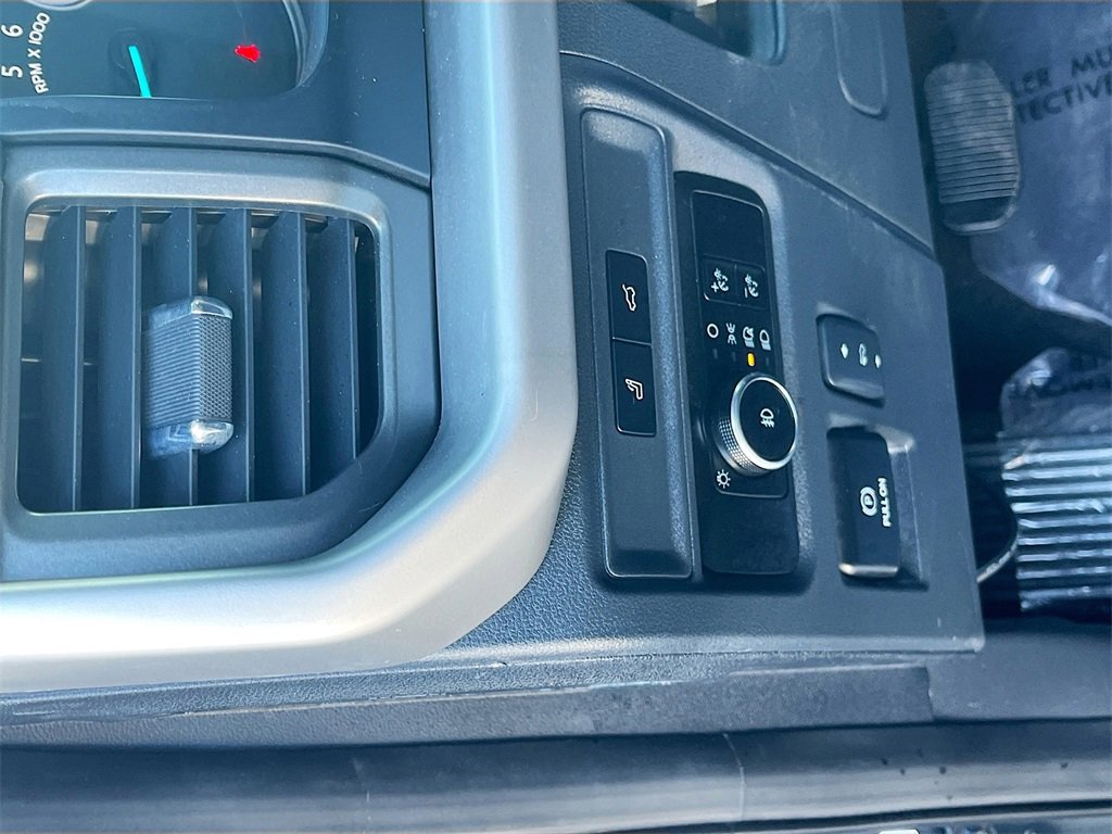 Used 2023 Ford Expedition XLT image 10