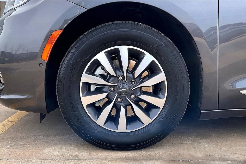 Used 2023 Chrysler Pacifica Limited image 9