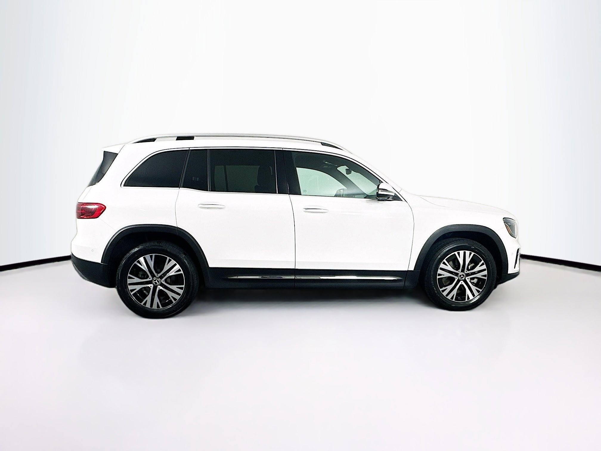 Used 2025 Mercedes-Benz GLB 250 image 10