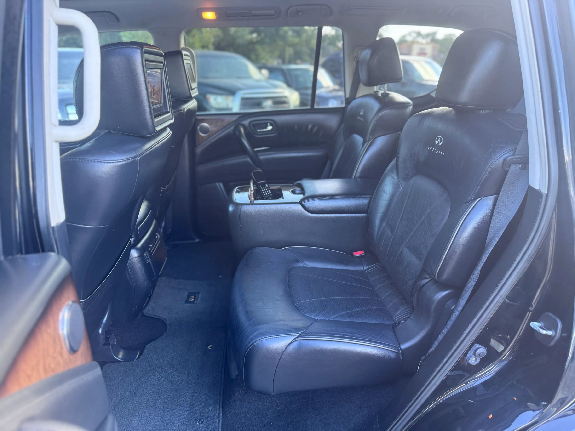 Used 2011 INFINITI QX56 2WD w/ Deluxe Touring Pkg image 12