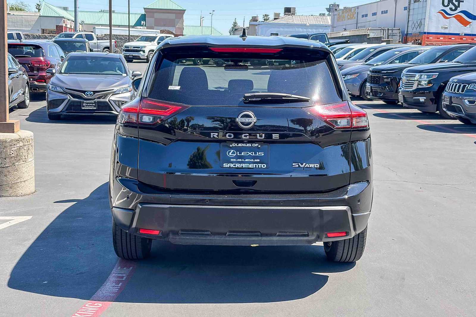 Used 2024 Nissan Rogue SV AWD/4WD image 2