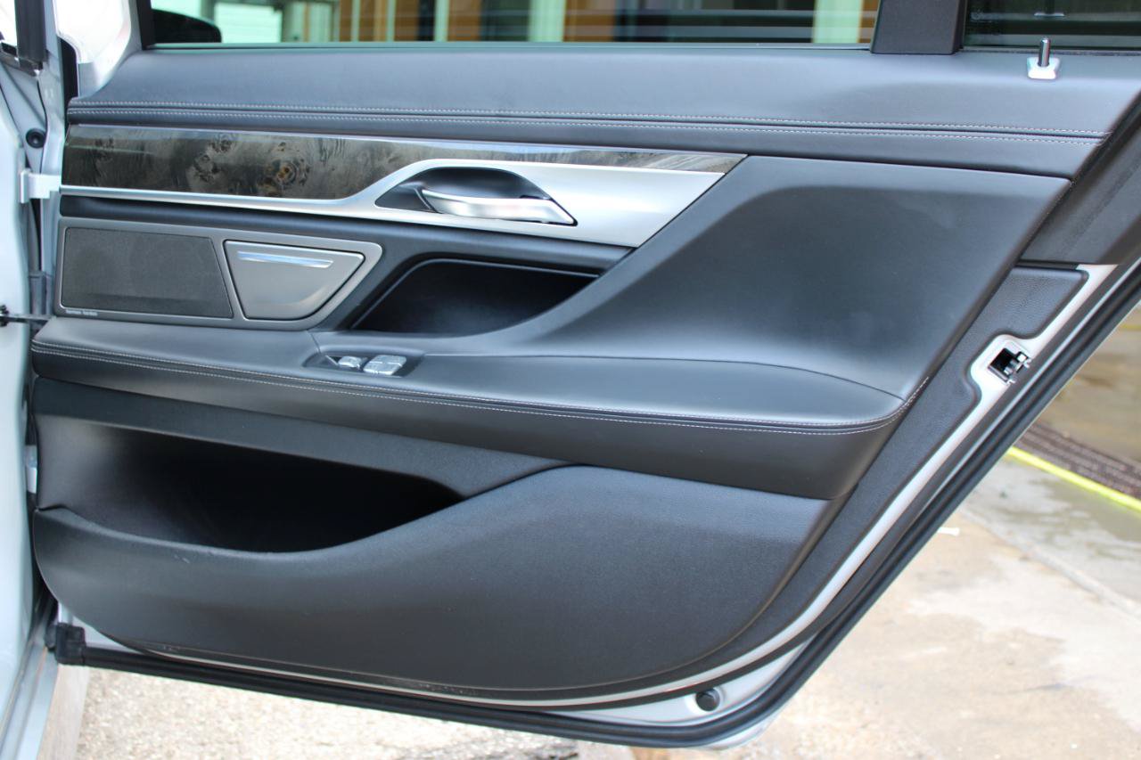 Used 2017 BMW 750i RWD image 41