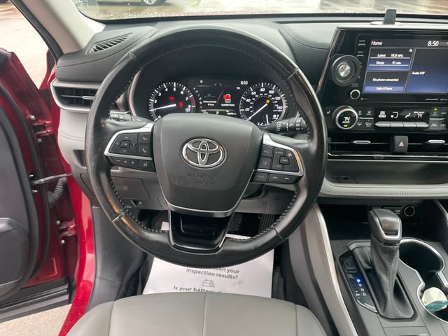 Used 2021 Toyota Highlander XLE AWD/4WD image 23