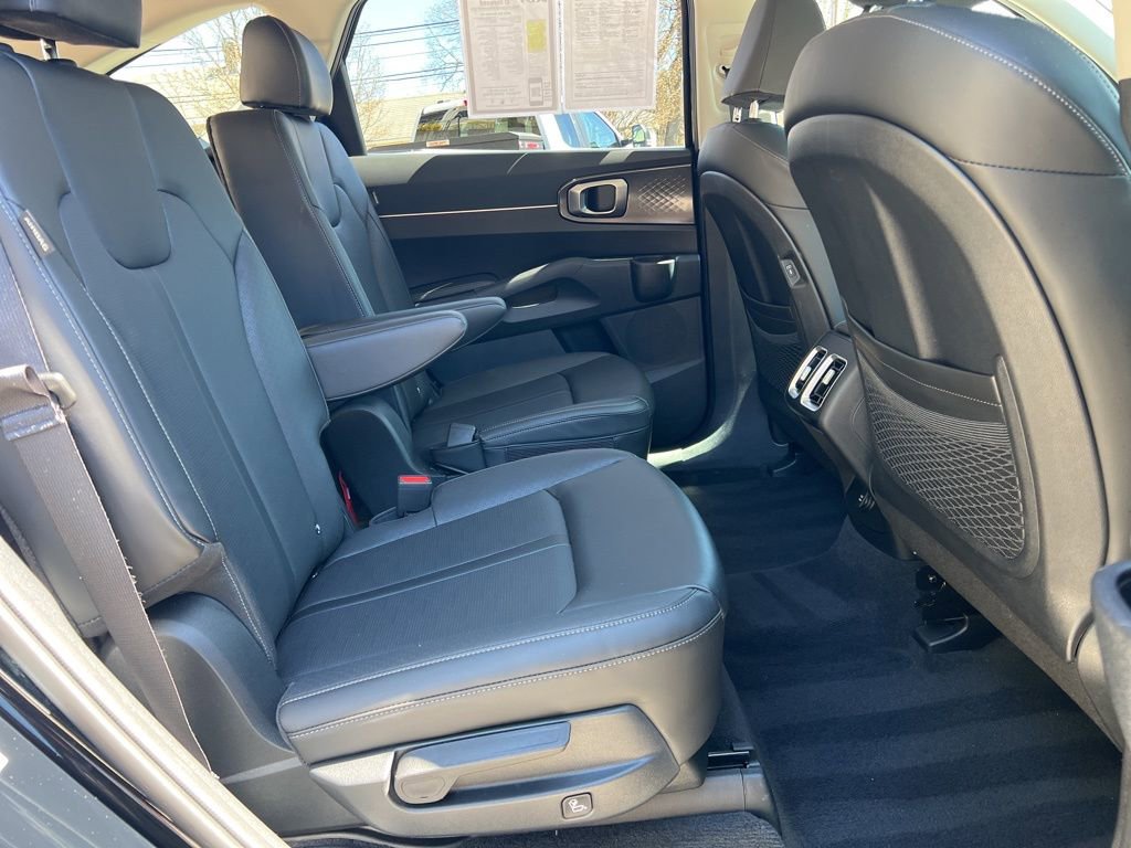 Certified 2025 Kia Sorento EX w/ Panoramic Sunroof Package image 26