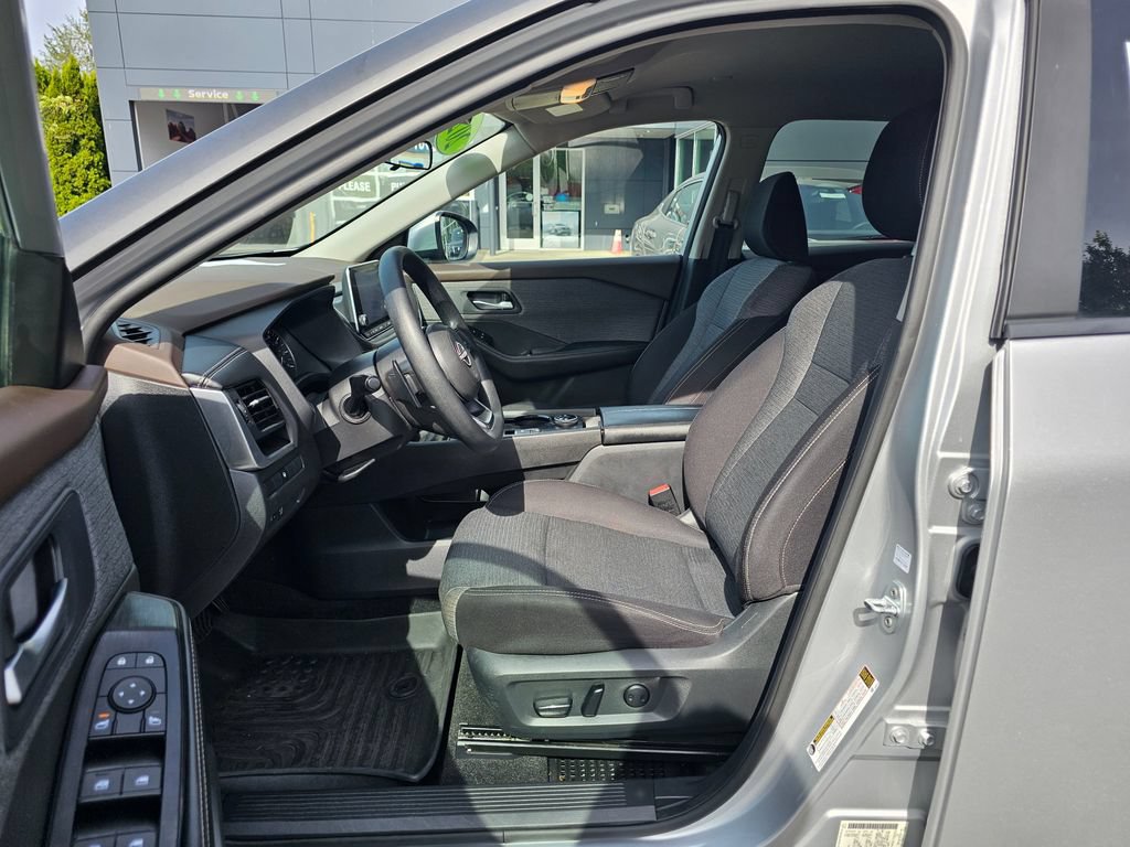Used 2023 Nissan Rogue SV AWD/4WD image 17