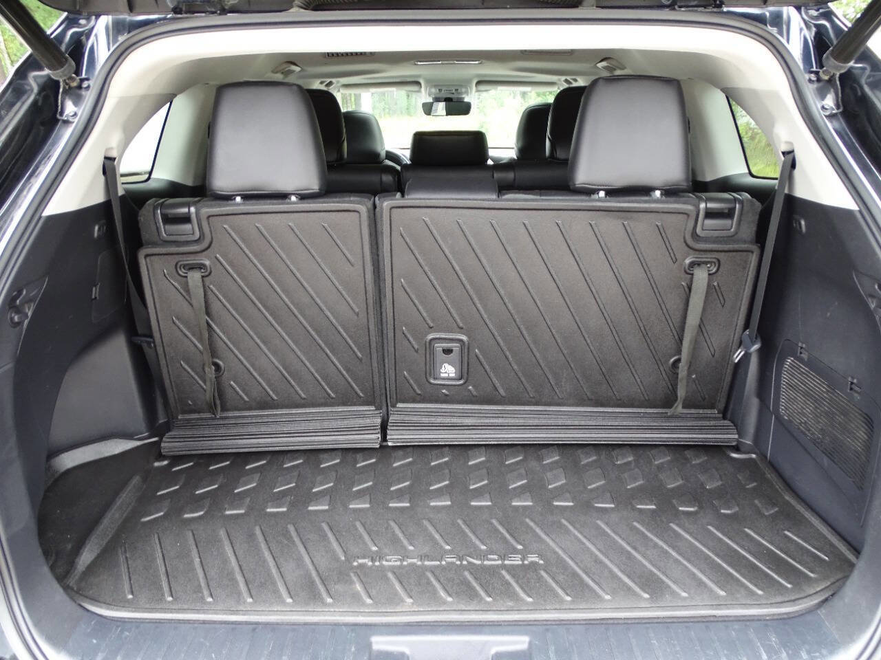 Used 2021 Toyota Highlander XLE image 36