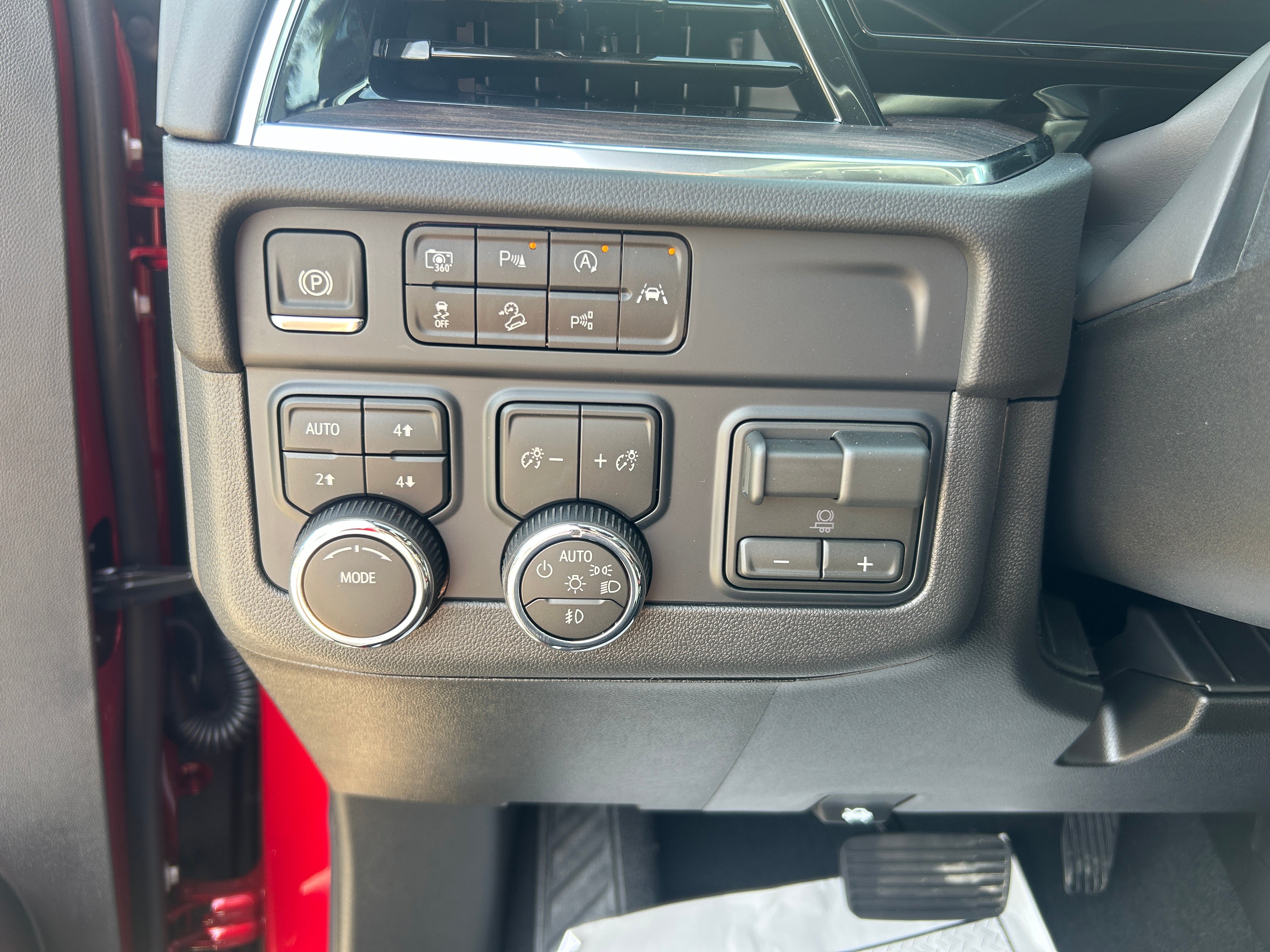 New 2026 Chevrolet Tahoe LT w/ Comfort Package AWD/4WD image 17