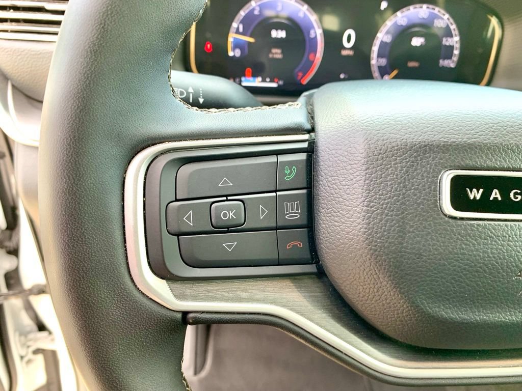 Used 2025 Jeep Wagoneer L Series II AWD/4WD image 33
