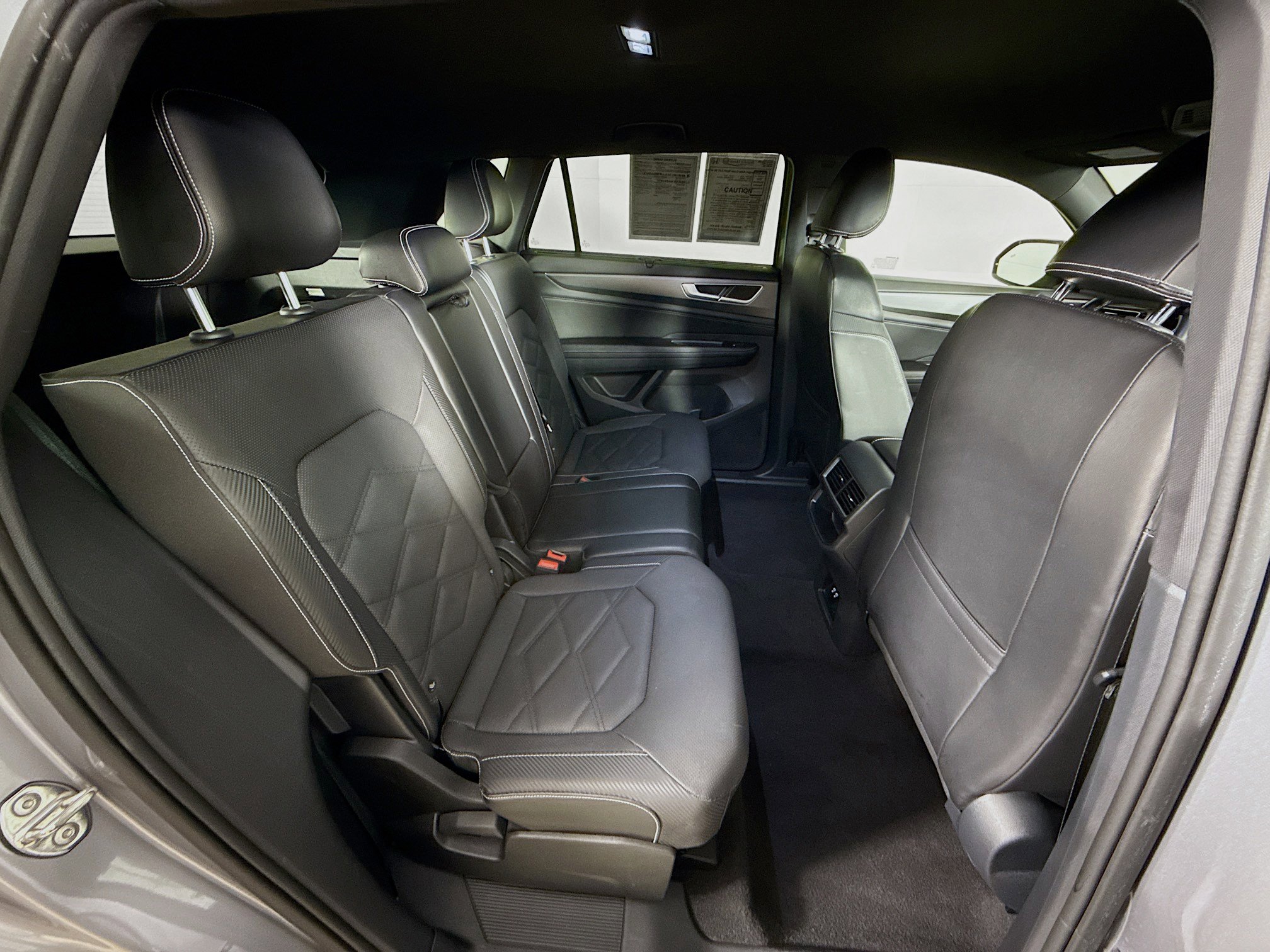 Used 2024 Volkswagen Atlas Cross Sport SE image 33