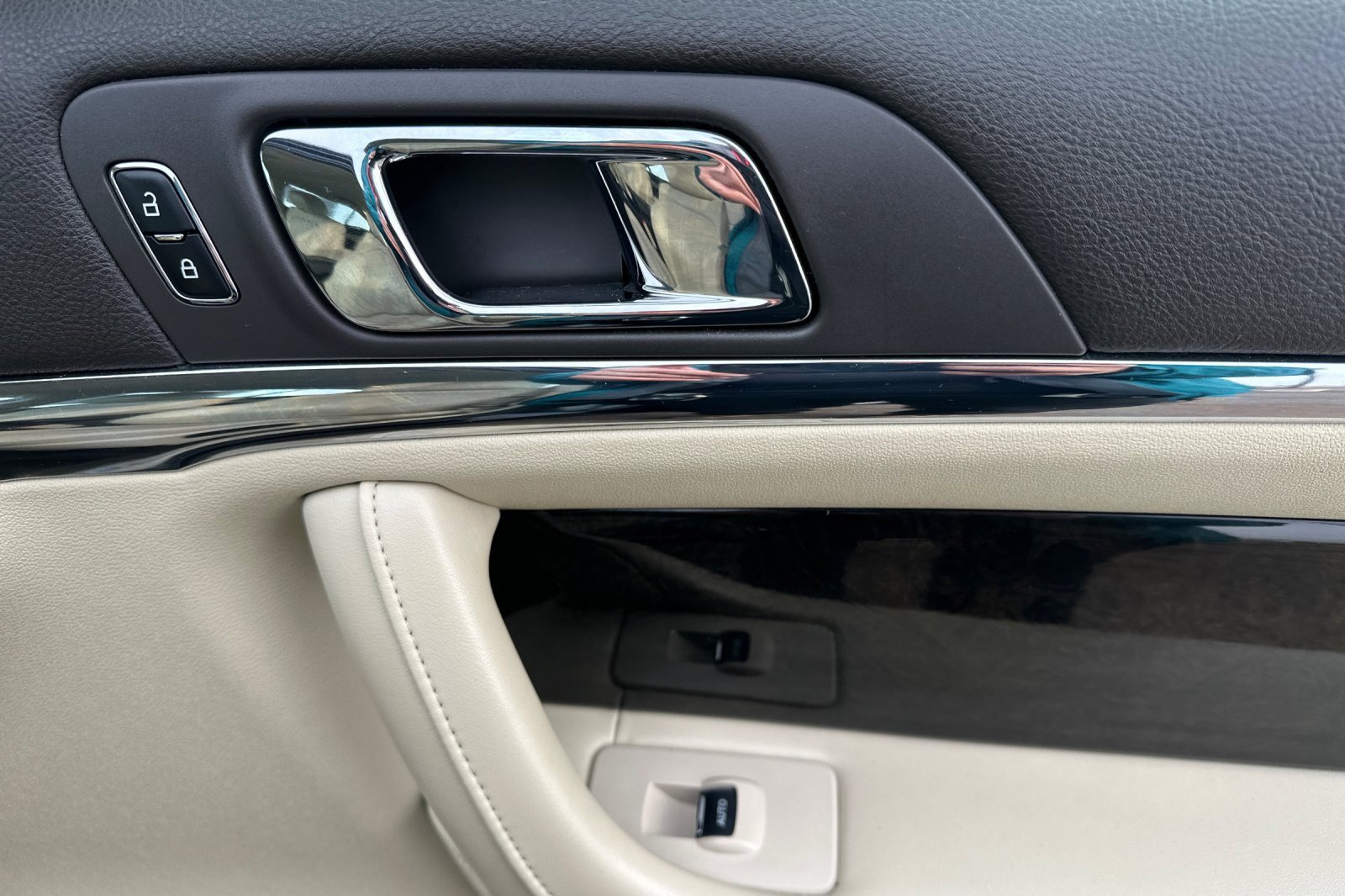 Used 2014 Lincoln MKS w/ Equipment Group 101A image 20