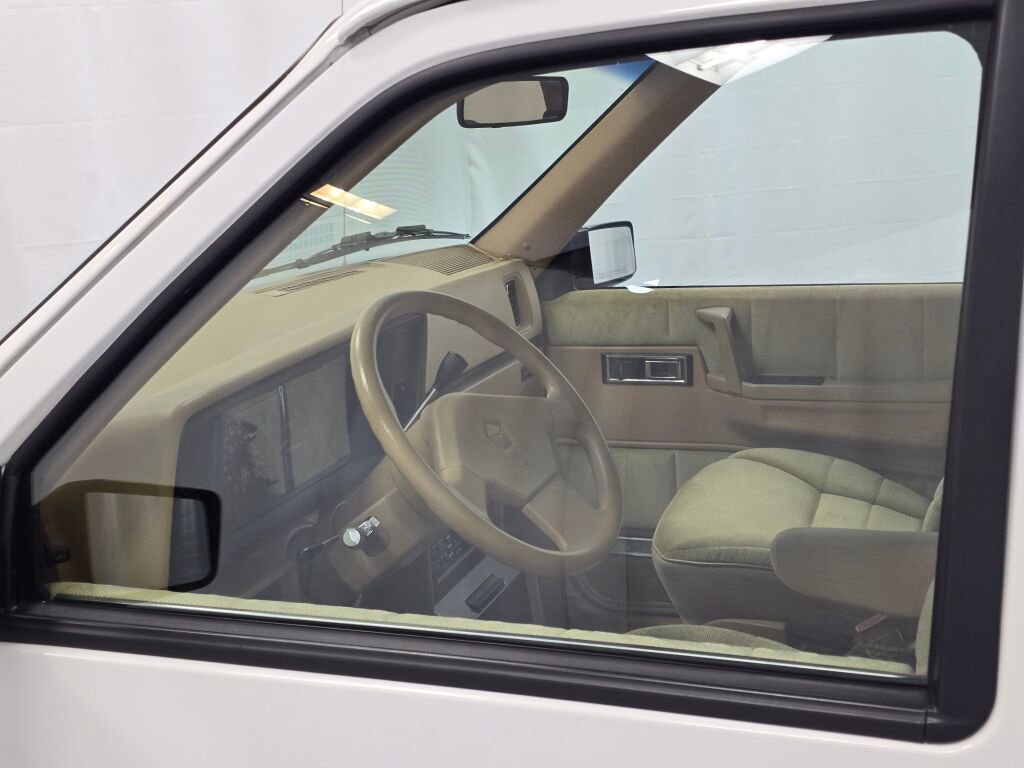 Used 1990 Dodge Grand Caravan LE image 39