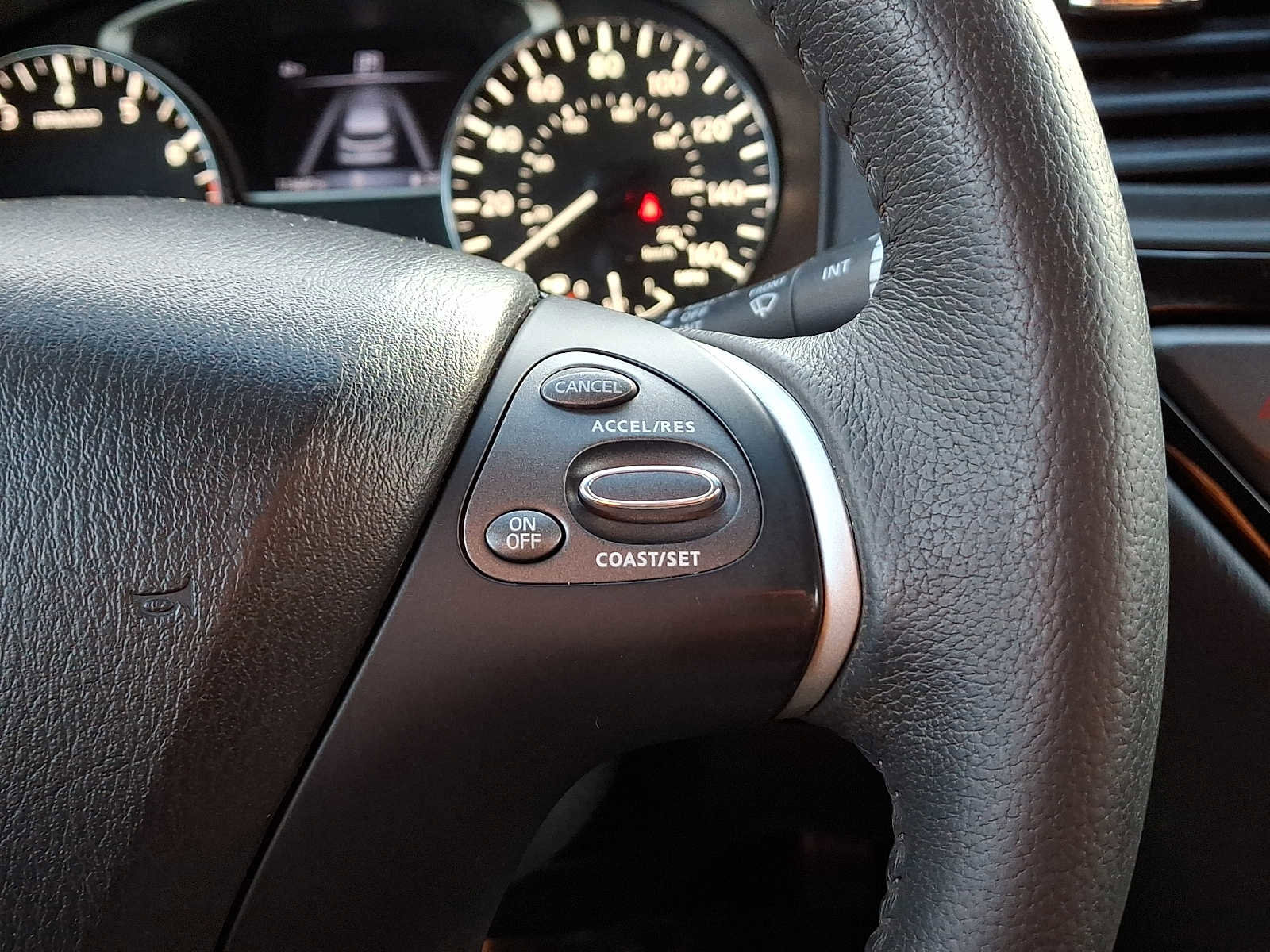 Used 2018 Nissan Pathfinder SV FWD image 22