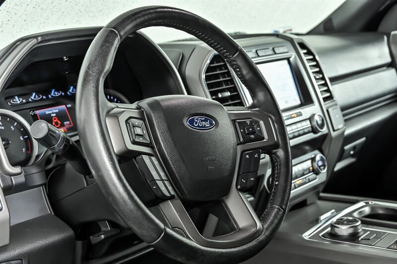 Used 2019 Ford Expedition XLT w/ Equipment Group 201A AWD/4WD image 17