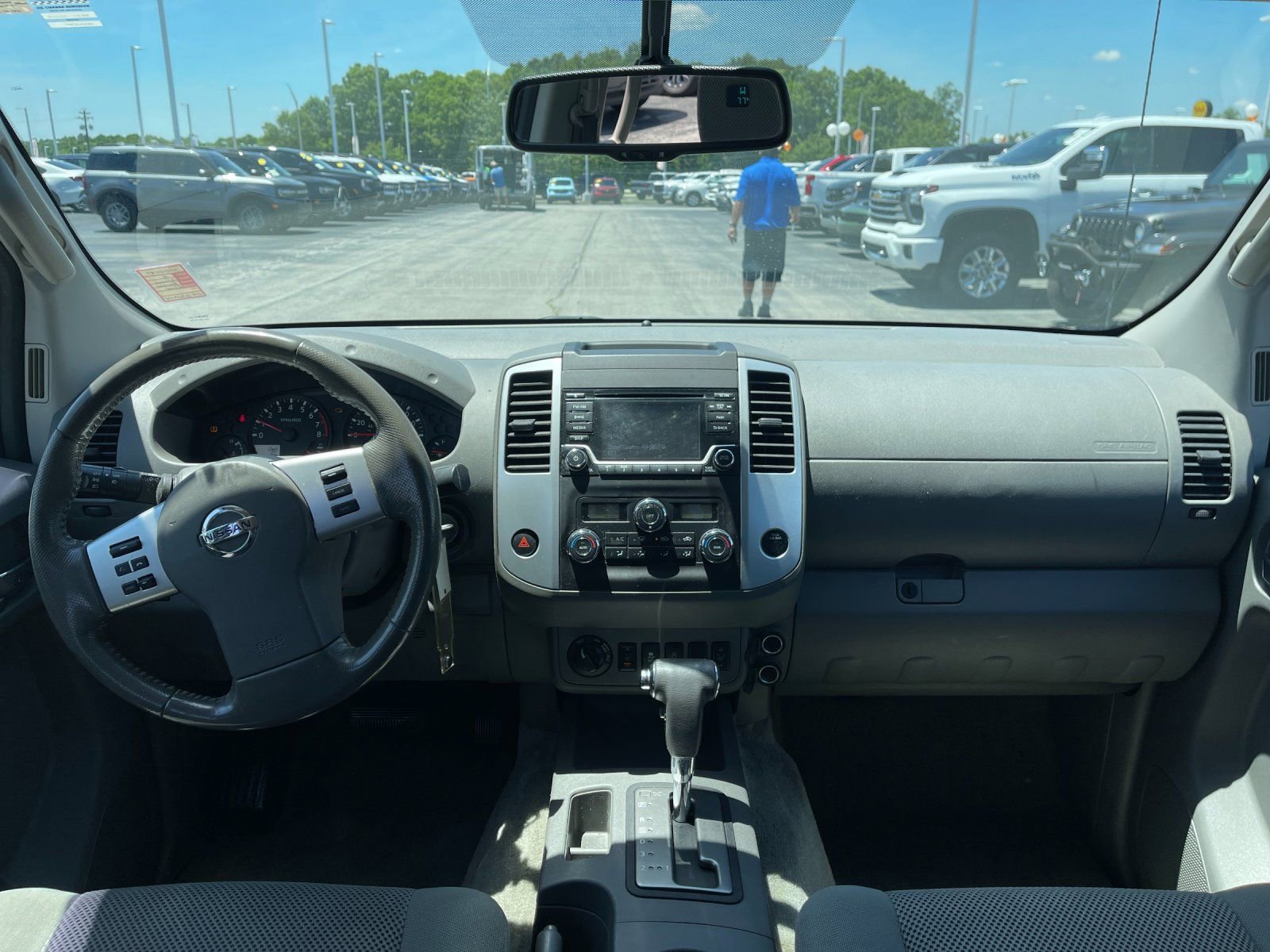 Used 2016 Nissan Frontier SV w/ SV Value Truck Package AWD/4WD image 15