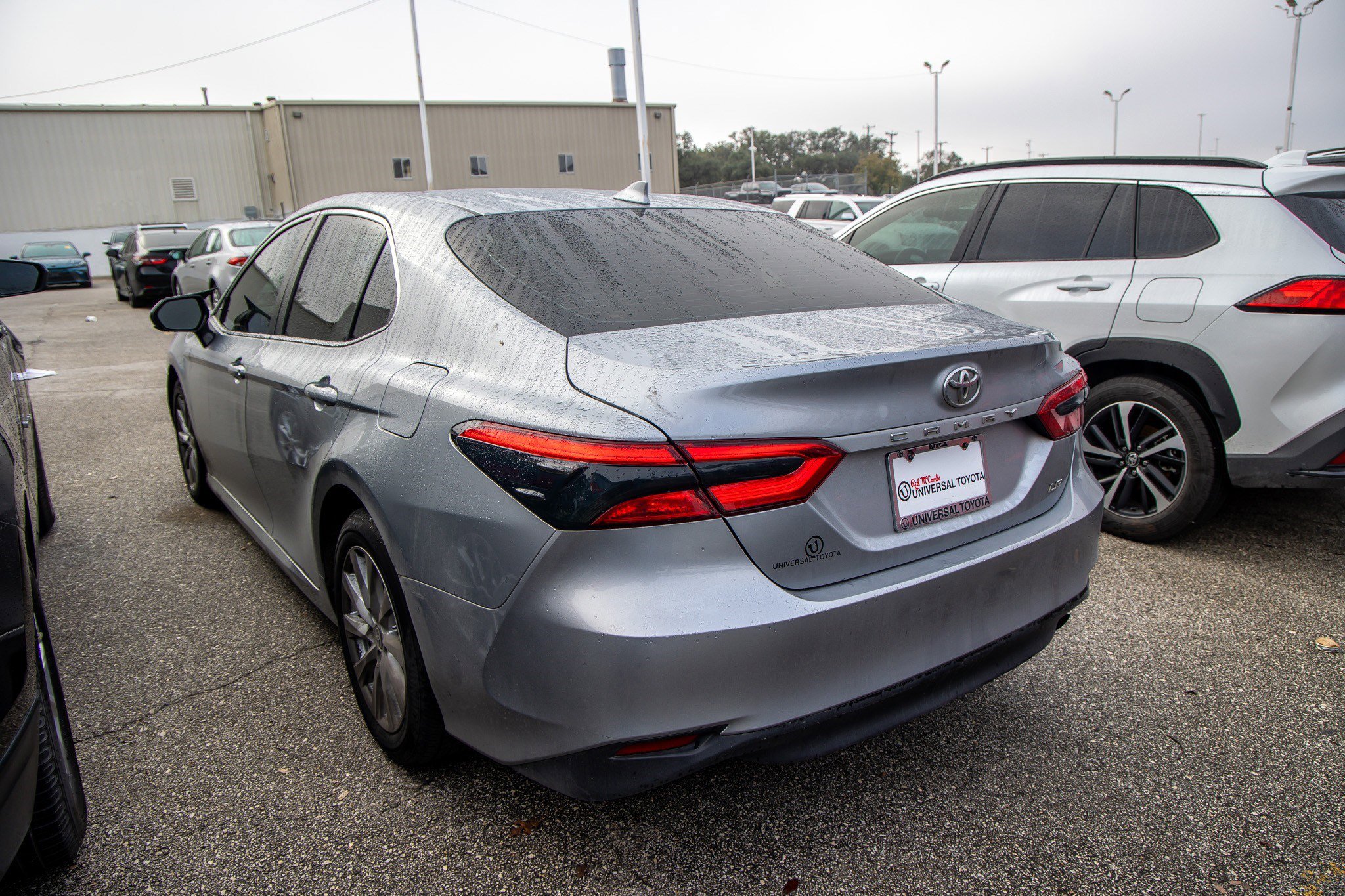 Used 2020 Toyota Camry LE image 10