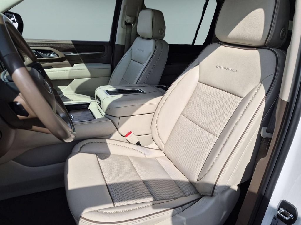 Used 2022 GMC Yukon XL Denali AWD/4WD image 18