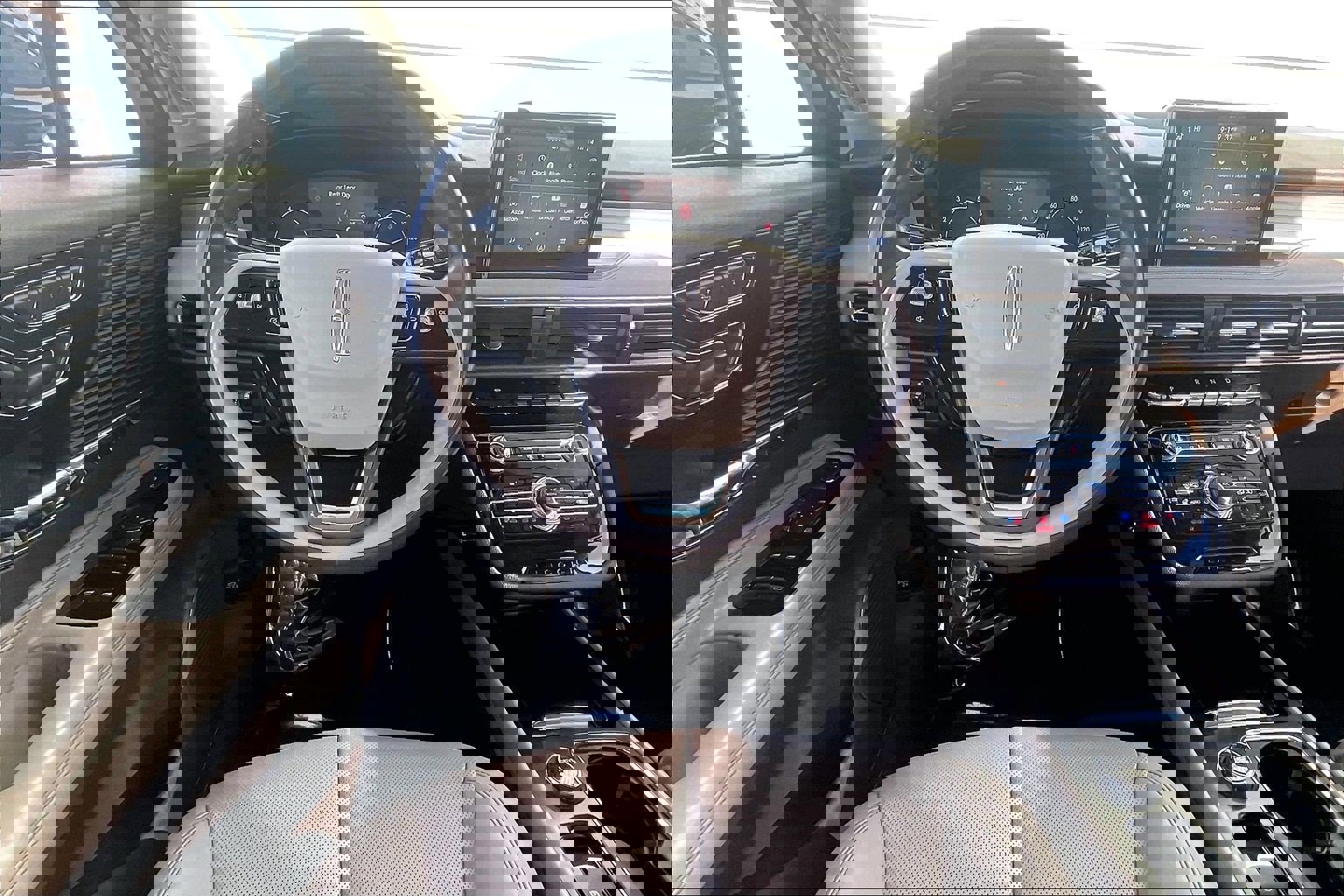 Used 2020 Lincoln Corsair AWD w/ Equipment Group 101A image 6