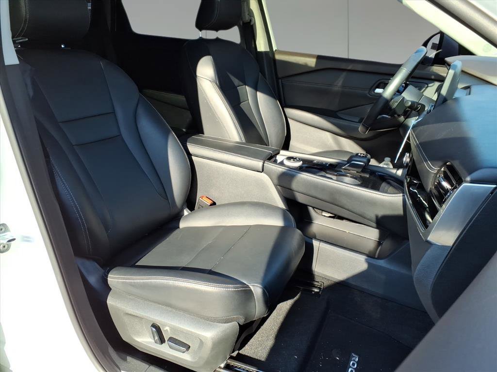 Used 2023 Nissan Rogue SL w/ SL Premium Package image 6